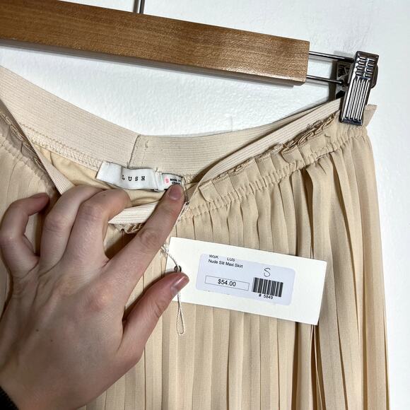 NWT Lush Cream Pleated Maxi Skirt LAST CALL - Picture 4 of 7